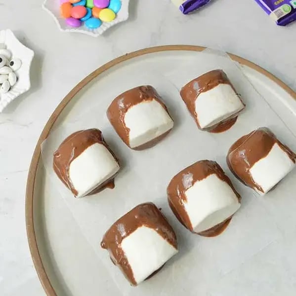 Chocolate Marshmallow Penguins Recipe - Dipping Marshmallow In Chocolate