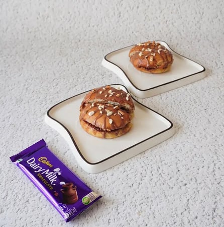 Chocolate Maska Bun With Nuts & Raisins