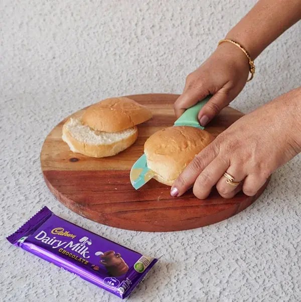 Chocolate Maska Bun With Nuts &amp; Raisins - Slice the milk buns