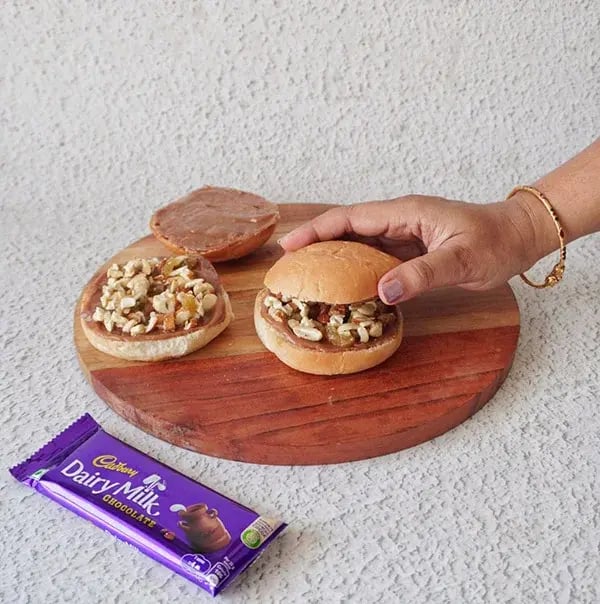 Chocolate Maska Bun With Nuts &amp; Raisins - Close the buns