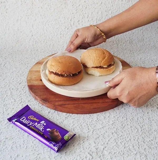 Chocolate Maska Bun With Nuts &amp; Raisins - Place the assembled buns