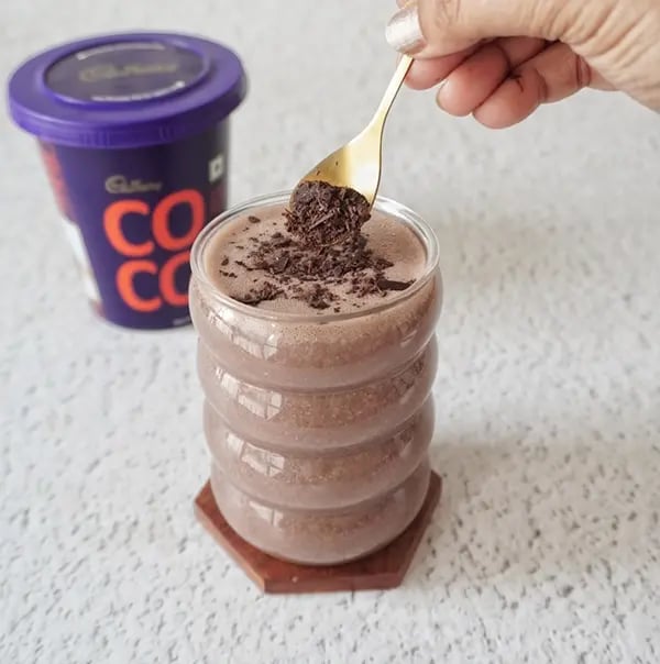 Chocolate Oats Milkshake-Garnish with crushed chocolates