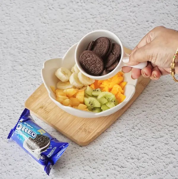 Chocolate Oreo Fruit Smoothie - Oreo cookies