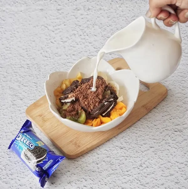 Chocolate Oreo Fruit Smoothie - Chilled milk