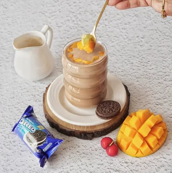 Chocolate Oreo Fruit Smoothie - Favourite toppings like fruits chunks, crushed Oreo