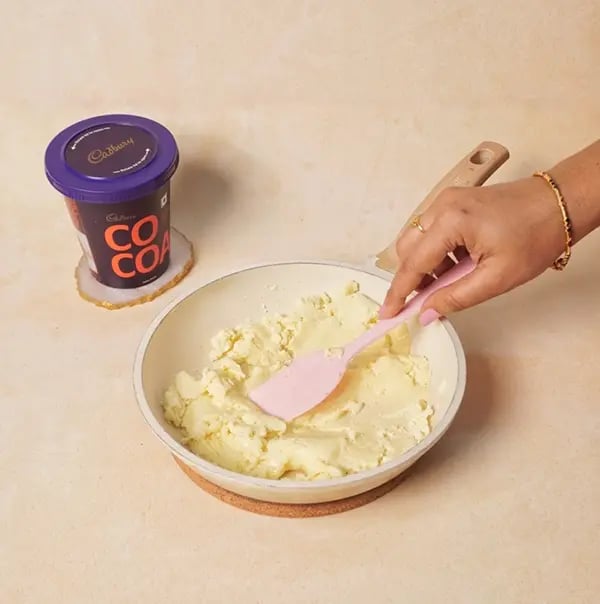 Chocolate Pedas-Keep stirring until the mixture