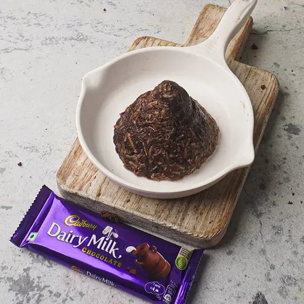Chocolate Pinecone - Shape the mixture