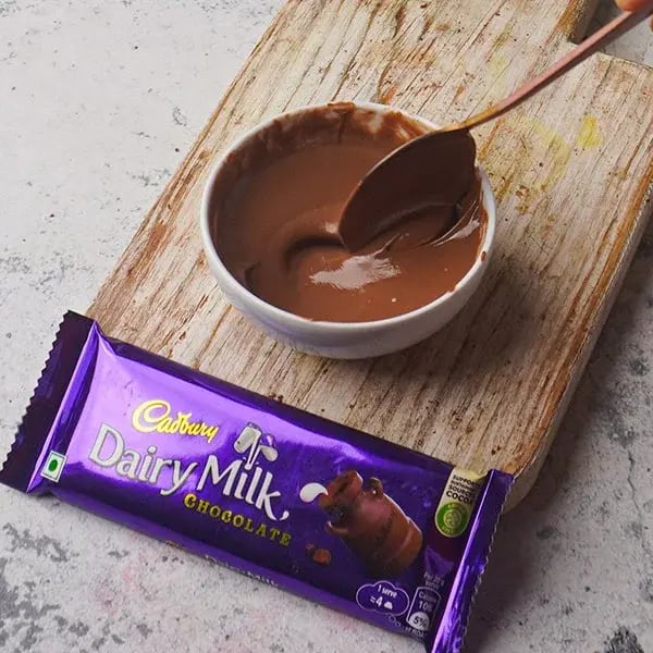 Chocolate Pinecone - Melt the chocolate