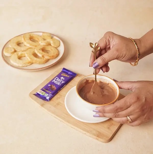 Chocolate Toast Wreaths with Cadbury Dairy Milk-Stir thoroughly