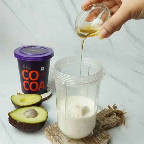 Cocoa Avocado Shake - Drizzle honey