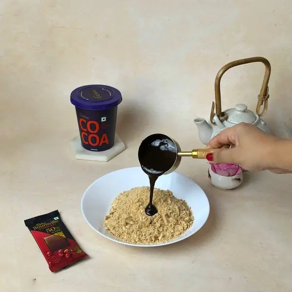 Cocoa Bournville Chocolate Nobake Biscuit Cake - Chocolate Sauce On Biscuits