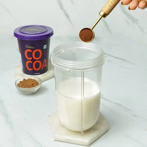 Cocoa Caramel Drink - Take a mixer grinder and pour in the milk and coffee