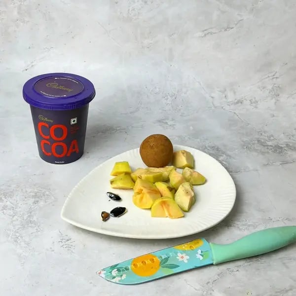 Cocoa Chikoo Smoothie - Removing Chikoo Seeds