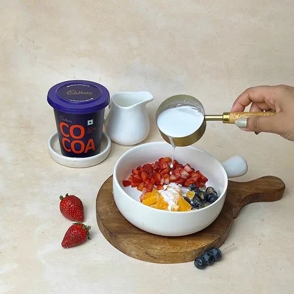 Cocoa Fruit Cream Salad-Take a medium-sized bowl