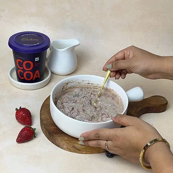 Cocoa Fruit Cream Salad-Gently fold the mixture