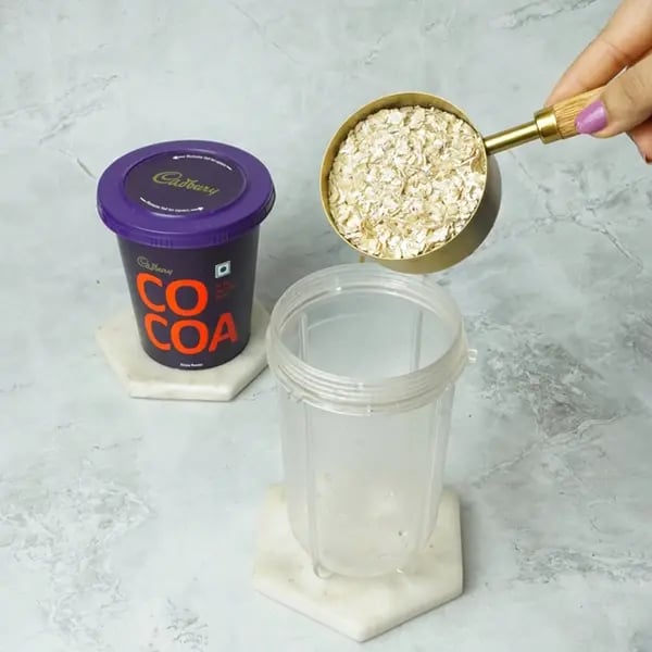 Cocoa Granola Bar Vegan Style-Take a blender jar