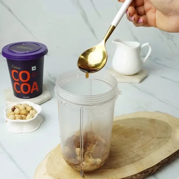 Cocoa Hazelnut Chilled Drink - Add a few drops of vanilla extract