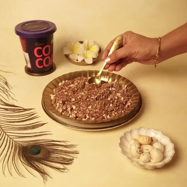 Cocoa Mixed Dhania Panjiri Recipe - Mixing Panjiri Garnish