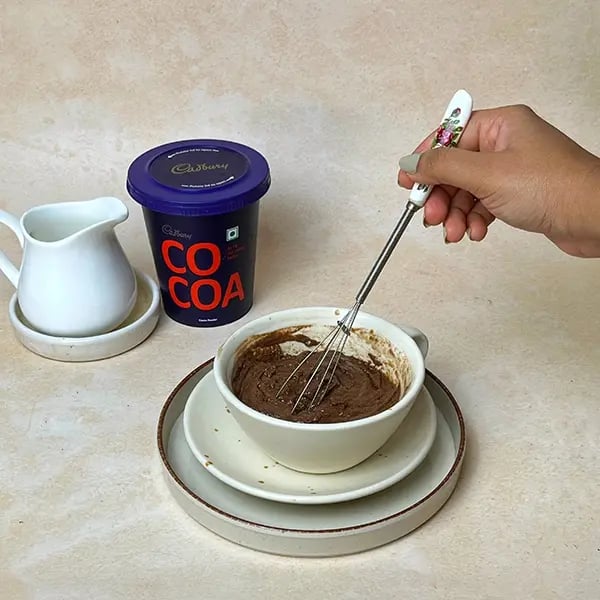 Cocoa Mugcake With Marshmallow -Mix the ingredients