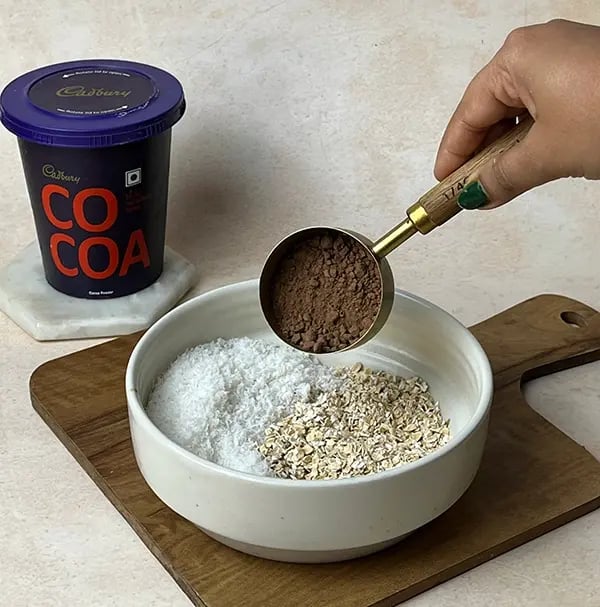 Cocoa Oats Cups-In a bowl combine oats
