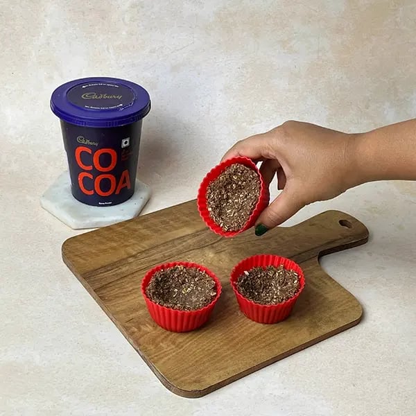 Cocoa Oats Cups-Divide the mixture