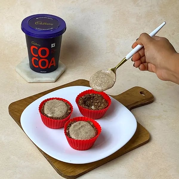 Cocoa Oats Cups-Gently pour the yogurt mix