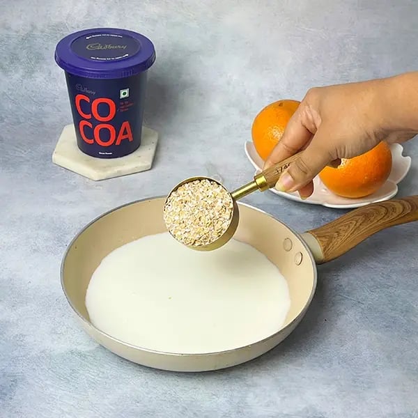 Cocoa Oats Orange Rabdi-In a pan heat milk