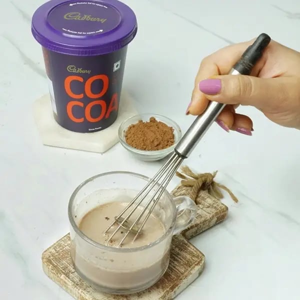 Cold Cocoa Dates Milkshake - Continue mixing