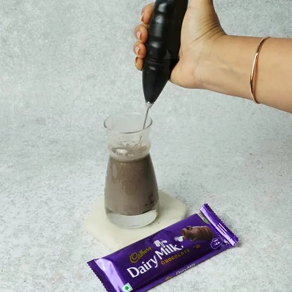 Dairy Milk Chocolate Pearl Mixed Fruit Hwachae-Let the chocolate melt with milk