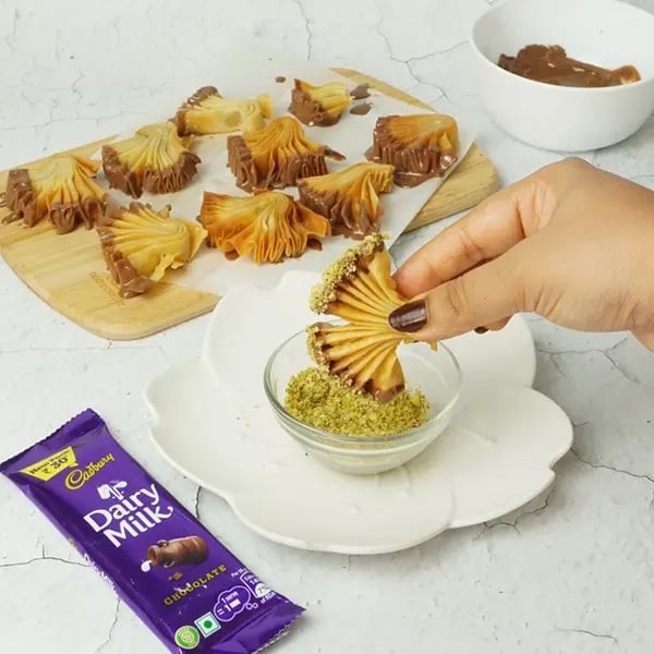 Dairy Milk Coated Baklava Fan Sweet-Dip the chocolate part