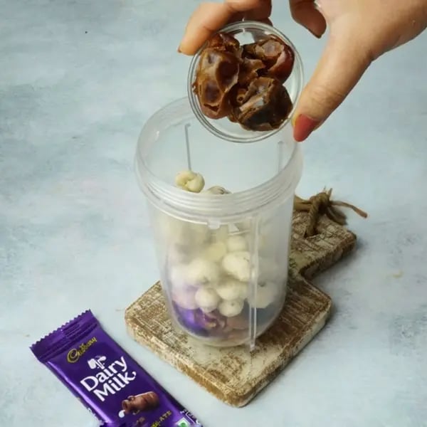 Dairy milk Makhana Dry fruits Laddu-Now grind makhana