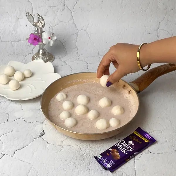 Dairy Milk Paal Kozhukattai: Easy Recipe For South Indian Festive Milky Sweet Dish - Dropping Rice Balls In Milk