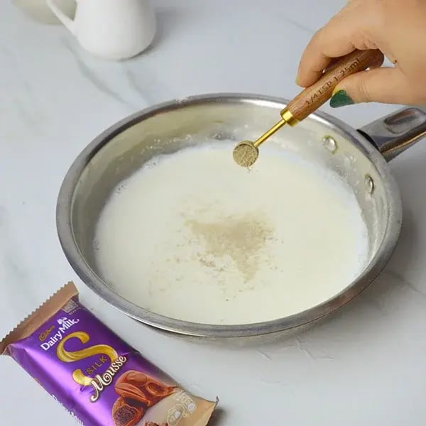 Dairy Milk Silk Motichoor Rabdi Parfrait - Add cardamom powder