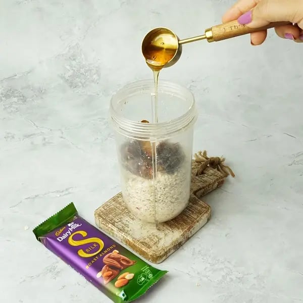 Dairy Milk Silk Oats Dates Bar - Small amount of honey to the mixture