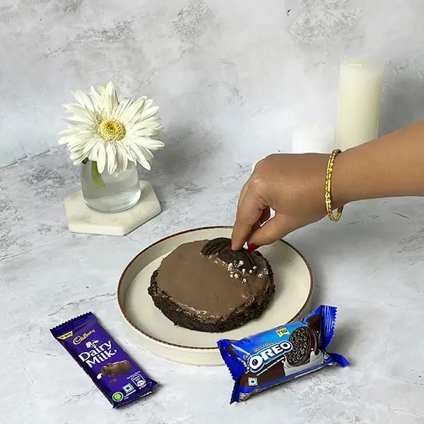 Dairymilk Oreo Biscuits Cake - Garnish the cake