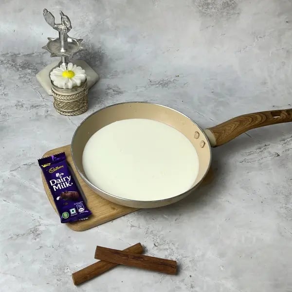 Dairymilk Malai Doodh Pitha - Boiling Milk Reducing