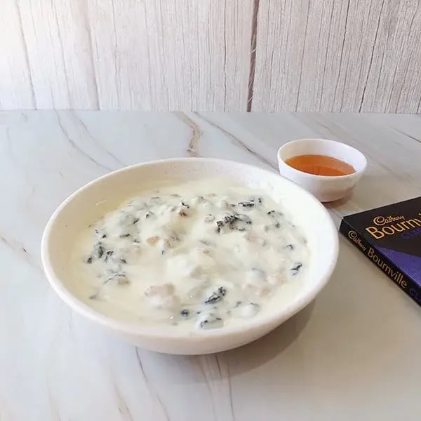 Dark Chocolate Raisin Yogurt Bites - Mix chopped raisins