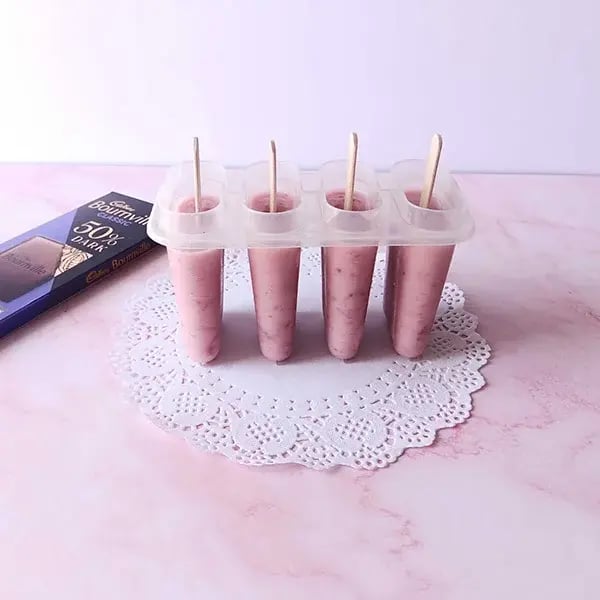 Dark Chocolate Strawberry Popsicle - Pour the mixture