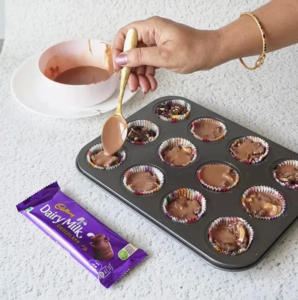 Dry Fruit &amp; Chocolate Chikki Cups - Allow the cups to cool completely