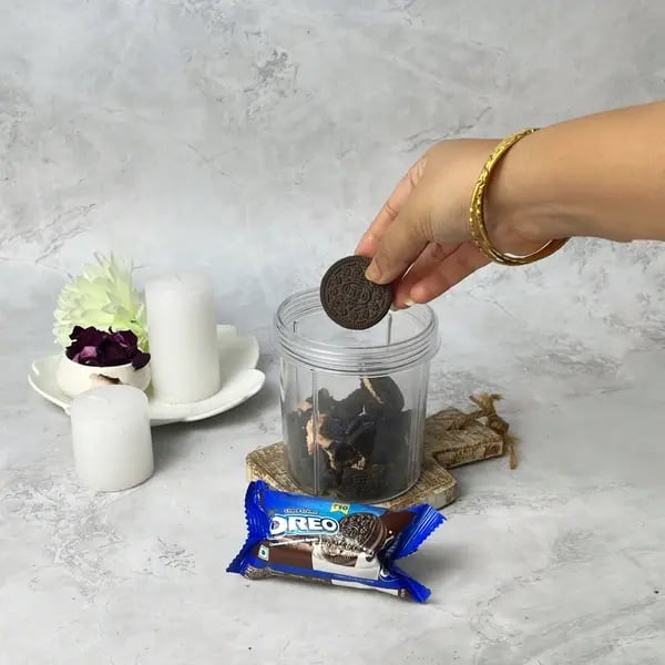 Easy And Quick Oreo Rum Balls To Try - Crushed Oreos In Bowl