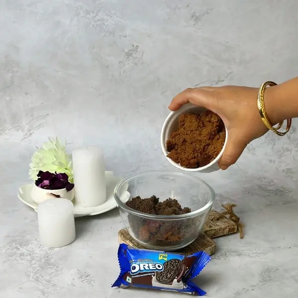 Easy And Quick Oreo Rum Balls To Try - Crumbling Cake And Oreos