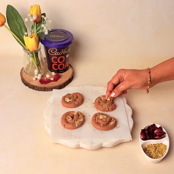 Festive Special Chocolate Mawa Jalebi Recipe With Cadbury Cocoa Powder, Rose And Pistachio Topping - Adding Varq