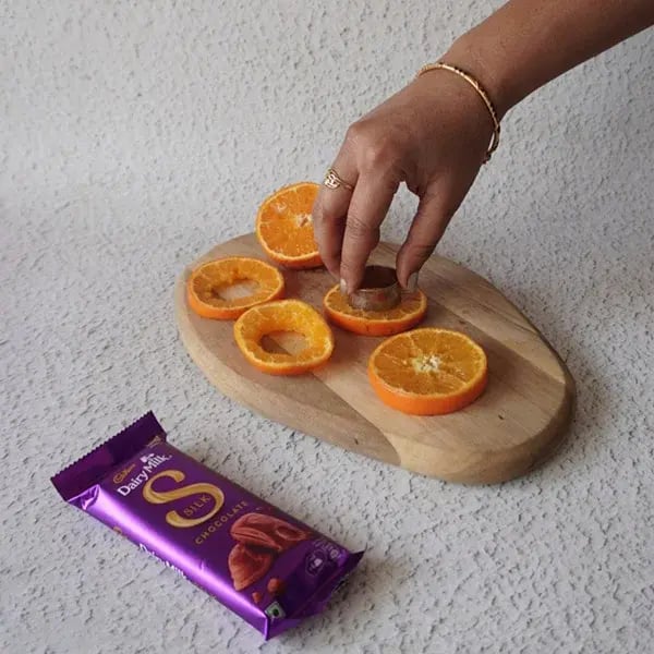frozen-chocolate-orange-slices-with-dry-fruits-mix-step2