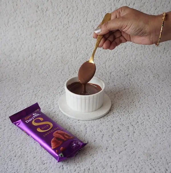 Frozen Chocolate Orange Slices with Dry Fruits Mix - Stir the chocolate