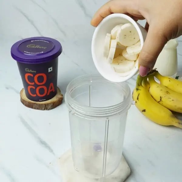 Frozen Two-in-one Choco Banana Shake - Bananas into pieces