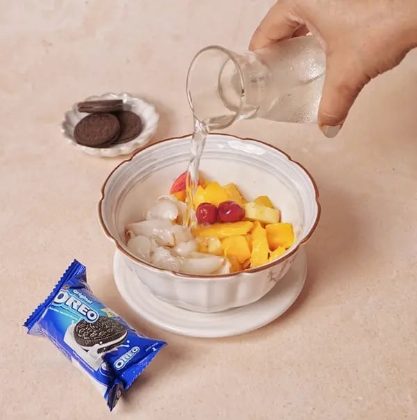 Fruit Popsicles with Oreo Crust-Chop the fruits into small pieces