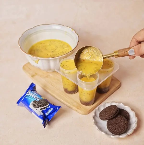 Fruit Popsicles with Oreo Crust-Pour the fruit mixture