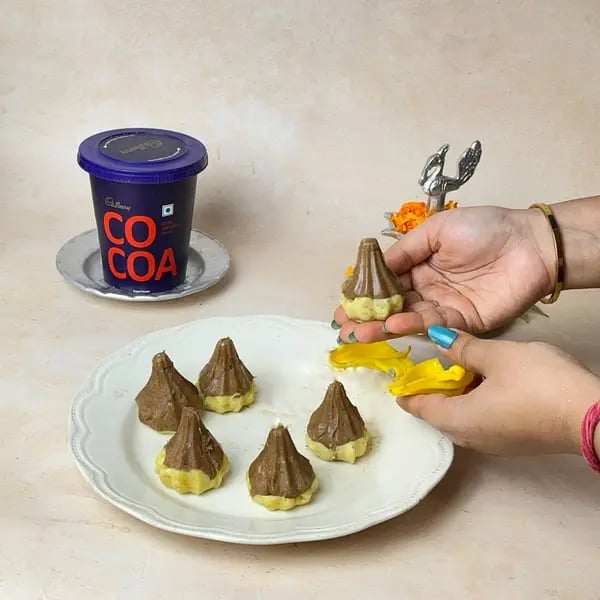 Ganesh Chaturthi Special: Two-In-One Kesar Modak Recipe - Releasing Modak From Mold