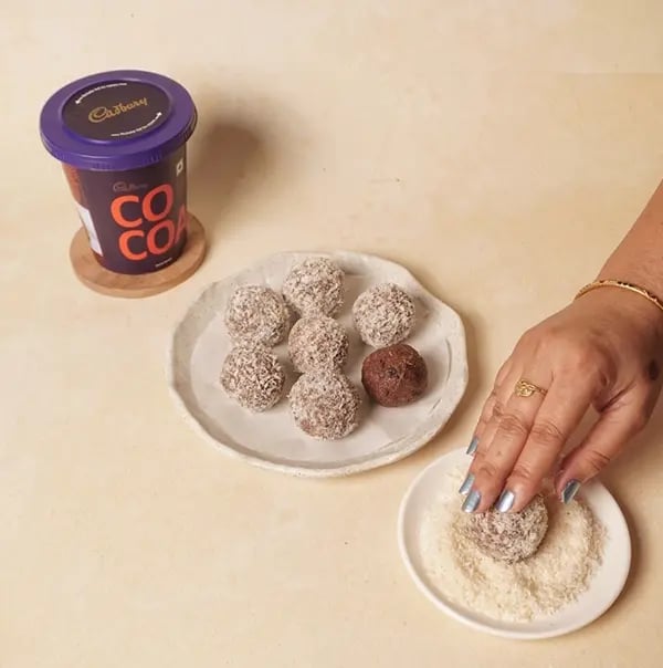 Healthy Choco Coconut Truffles With Banana For Friendship Day Gift - Roll each truffle in desiccated coconut