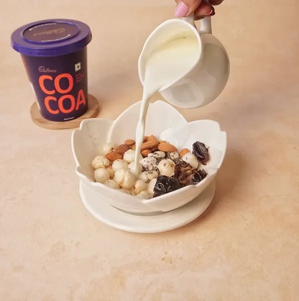 Healthy Choco Makhana Smoothie Recipe - Ingredients Soaking In Milk